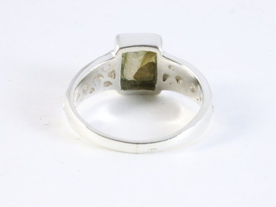 Bewerkte zilveren ring met labradoriet afbeelding 3