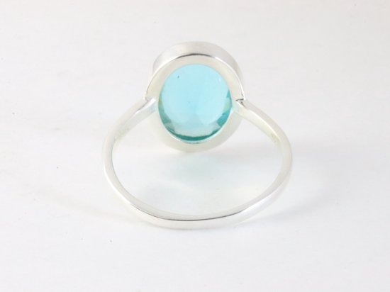 Ovale hoogglans zilveren ring met blauwe topaas afbeelding 3