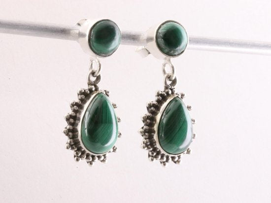 Bewerkte zilveren oorstekers met malachiet afbeelding 2