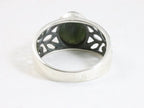 Opengewerkte zilveren ring met groene serafiniet afbeelding 3