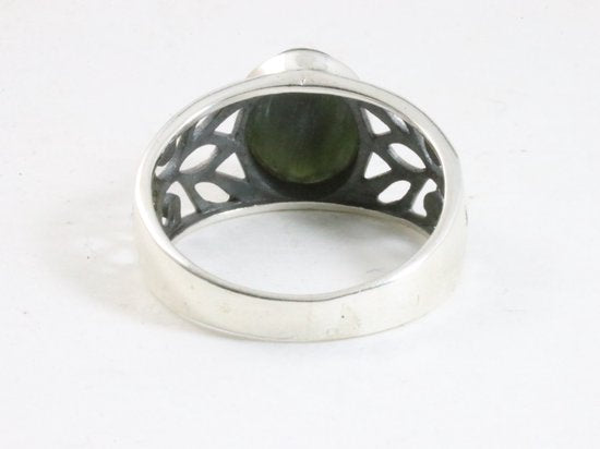 Opengewerkte zilveren ring met groene serafiniet afbeelding 3