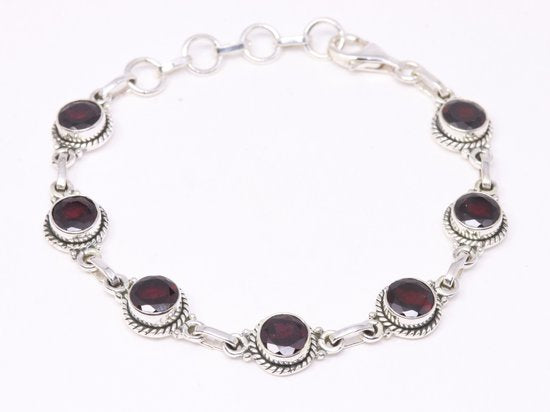 Bewerkte zilveren armband met granaat afbeelding 1