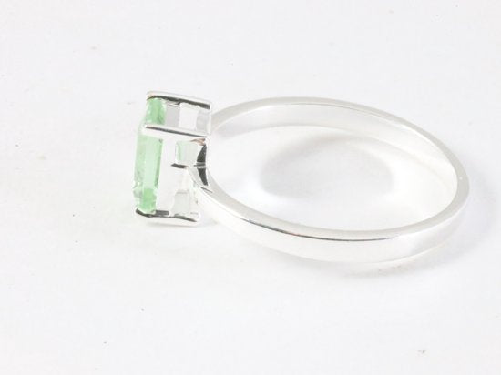 Fijne hoogglans zilveren ring met groene amethist afbeelding 2