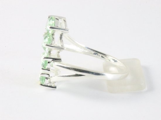 Langwerpige hoogglans zilveren ring met groene amethist stenen afbeelding 2