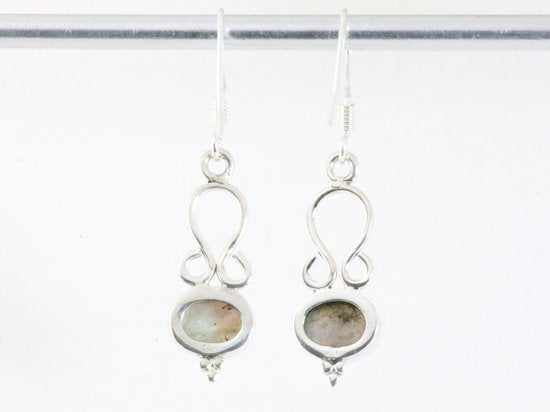 Fijne opengewerkte zilveren oorbellen met labradoriet afbeelding 3