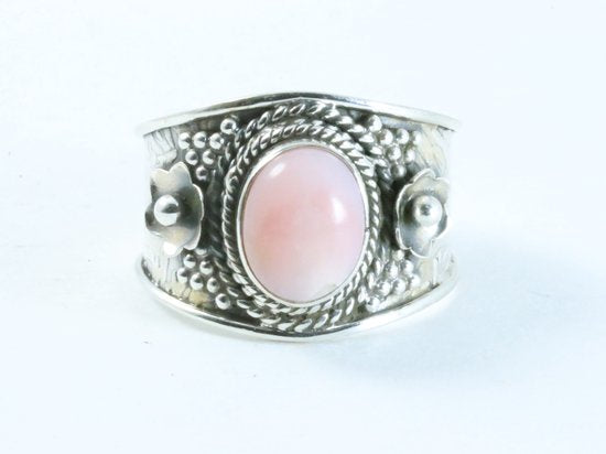 Bewerkte zilveren ring met roze opaal afbeelding 4