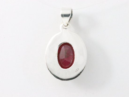 Fijne bewerkte ovale zilveren hanger met robijn afbeelding 3