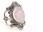 Bewerkte zilveren ring met rozenkwarts afbeelding 1
