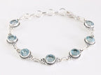 Bewerkte zilveren schakelarmband met blauwe topaas afbeelding 1