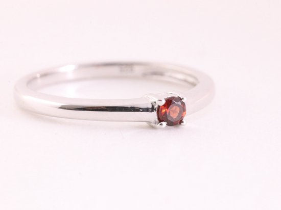 Fijne hoogglans zilveren ring met granaat afbeelding 1