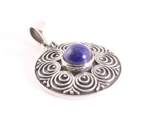 Ronde bewerkte zilveren hanger met lapis lazuli afbeelding 2