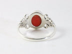 Fijne bewerkte zilveren ring met rode koraal steen afbeelding 3