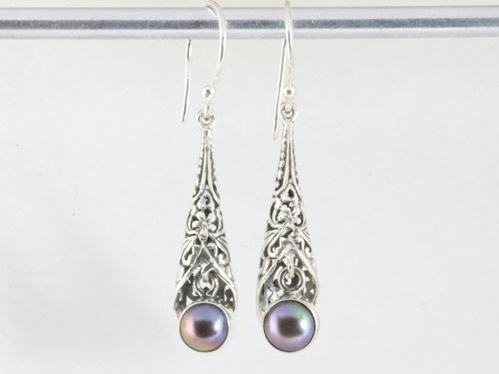 Traditionele opengewerkte zilveren oorbellen met zwarte parel afbeelding 4