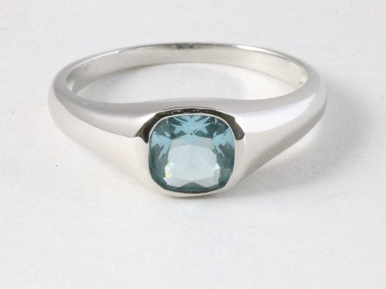 Hoogglans zilveren ring met aquamarijn afbeelding 4