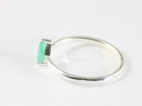 Fijne hoogglans zilveren ring met smaragd afbeelding 2