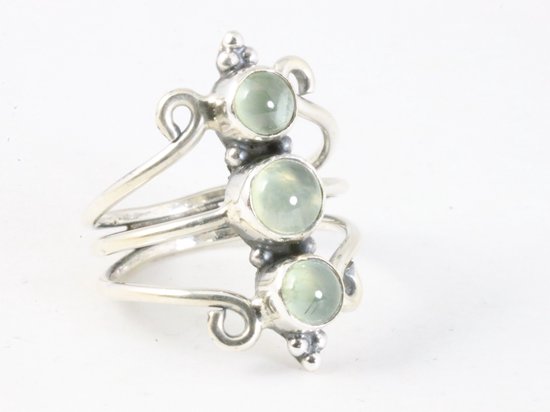 Opengewerkte zilveren ring met 3 prehniet stenen afbeelding 1