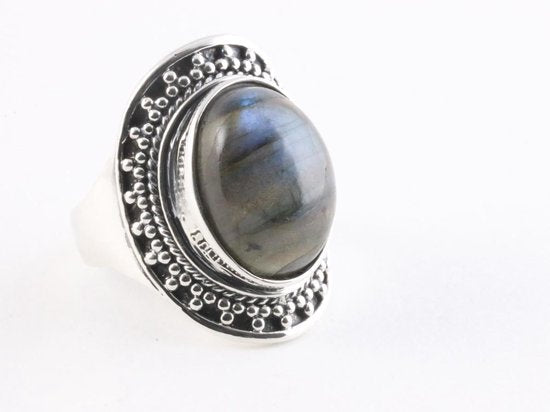 Bewerkte zilveren ring met labradoriet afbeelding 1