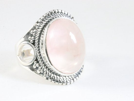 Bewerkte zilveren ring met rozenkwarts afbeelding 1