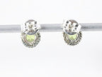 Fijne bewerkte ronde zilveren oorstekers met peridoot afbeelding 3