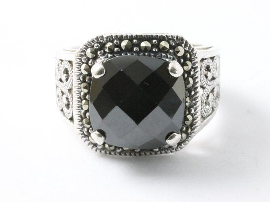 Opengewerkte zilveren ring met onyx en marcasiet afbeelding 4