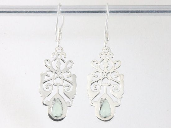 Opengewerkte zilveren oorbellen met groene amethist afbeelding 3