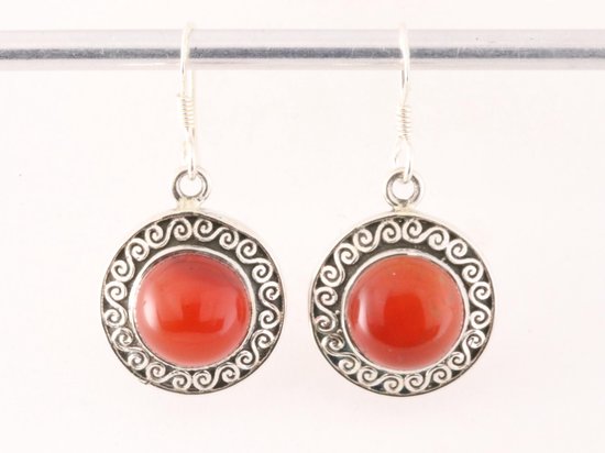 Ronde bewerkte zilveren oorbellen met carneool afbeelding 4