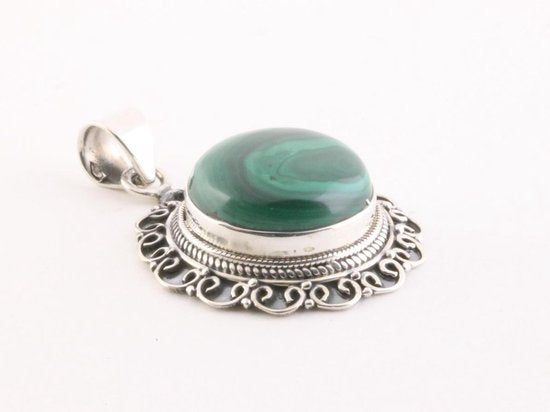 Ronde bewerkte zilveren hanger met malachiet afbeelding 2