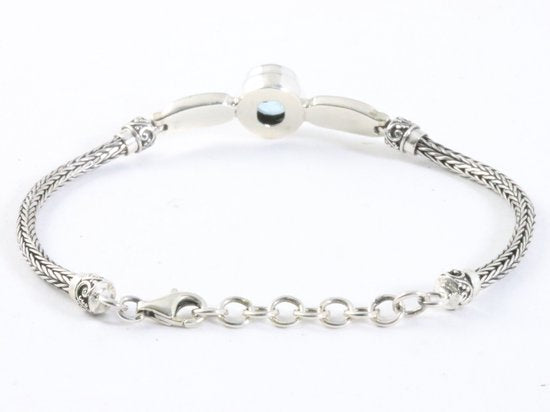 Traditionele bewerkte zilveren snake armband met blauwe topaas afbeelding 3