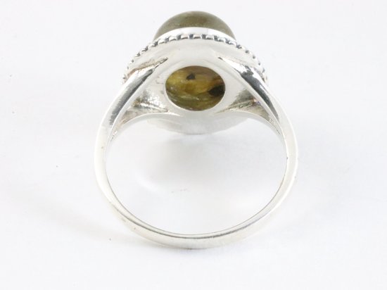 Bewerkte zilveren ring met labradoriet afbeelding 3