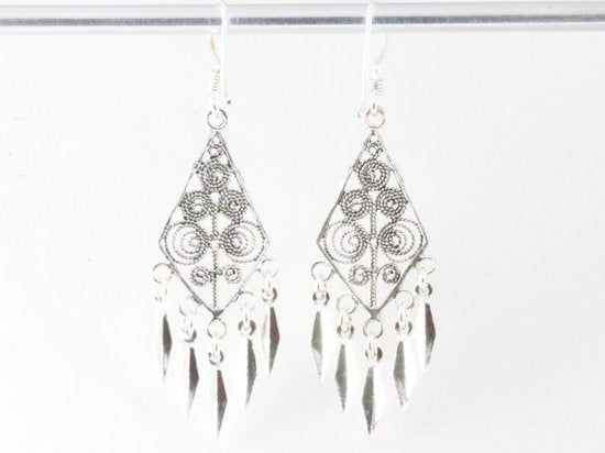 Lange fijne zilveren filigrein oorbellen afbeelding 3