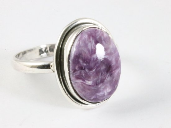 Ovale zilveren ring met paarse charoiet afbeelding 1