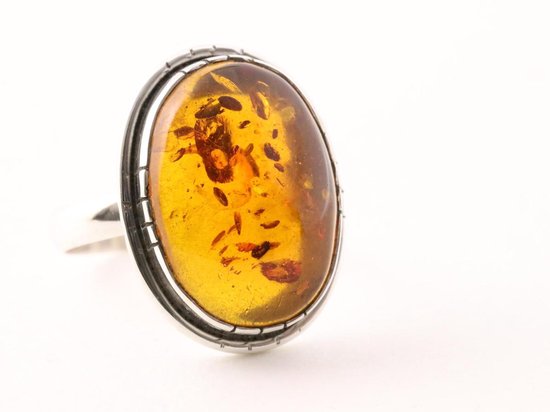 Ovale zilveren ring met amber afbeelding 1