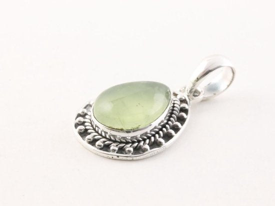 Bewerkte druppelvormige zilveren hanger met prehniet afbeelding 2