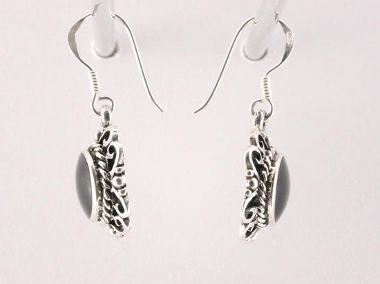 Bewerkte zilveren oorbellen met onyx afbeelding 2