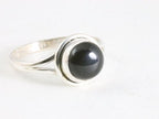 Fijne ronde zilveren ring met onyx afbeelding 1