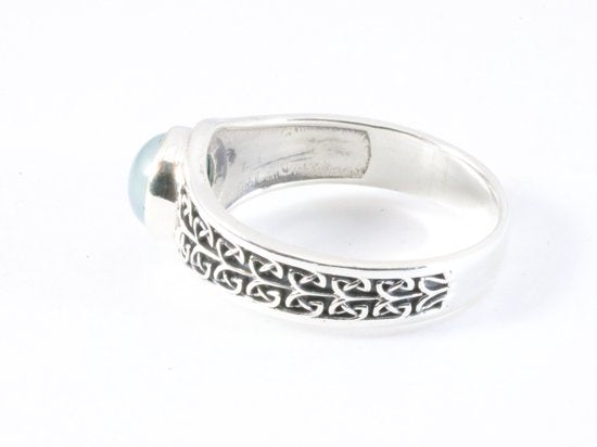 Bewerkte zilveren ring met aqua chalcedoon afbeelding 2