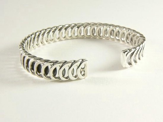 Opengewerkte zilveren klemarmband met lusmotief afbeelding 3