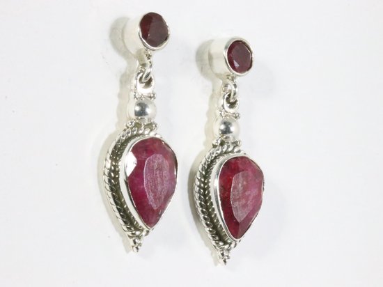 Bewerkte zilveren oorstekers met robijn afbeelding 2