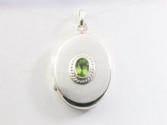Ovaal hoogglans zilveren medaillon met peridoot afbeelding 4