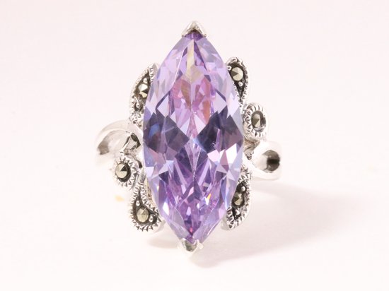 Zware zilveren ring met amethist en marcasiet afbeelding 4