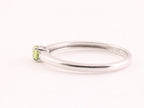 Fijne hoogglans zilveren ring met peridoot afbeelding 2