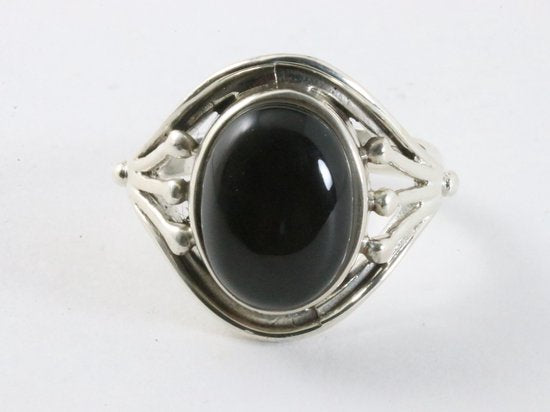 Bewerkte zilveren ring met onyx afbeelding 4