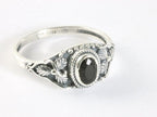 Fijne bewerkte zilveren ring met onyx afbeelding 1