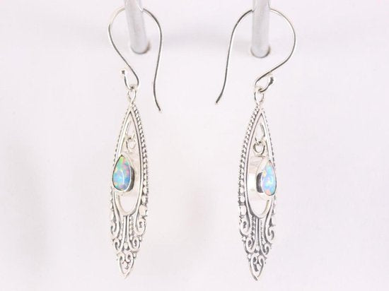 Lange opengewerkte zilveren oorbellen met Australische opaal afbeelding 2