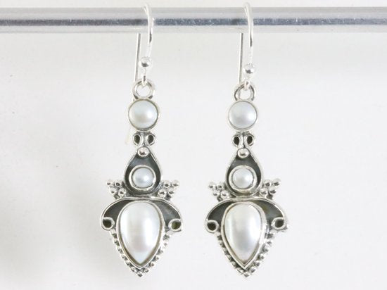 Bewerkte zilveren oorbellen met parel afbeelding 4