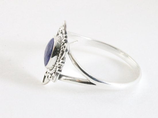 Fijne bewerkte zilveren ring met blauwe saffier afbeelding 2