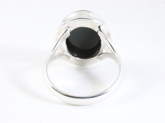 Hoogglans zilveren ring met onyx afbeelding 3