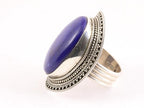 Zware bewerkte zilveren ring met grote lapis lazuli steen afbeelding 2