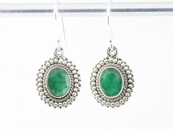Bewerkte ovale zilveren oorbellen met smaragd afbeelding 4
