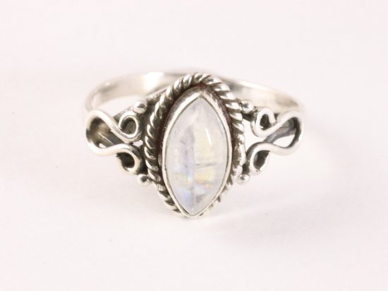 Fijne bewerkte zilveren ring met regenboog maansteen afbeelding 4
